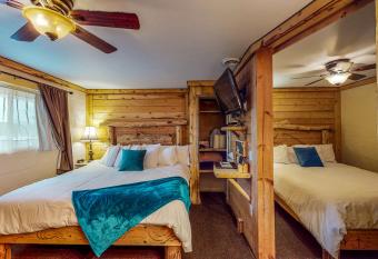 Cedaredge Lodge, Cabin 5 has Balcony rooms