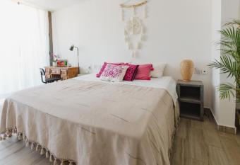 Casa Fenix has Balcony rooms