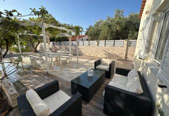 Ocean Waves - Alykes Beach has Balcony rooms