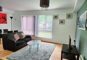 City Flat Near City Centre has Balcony rooms