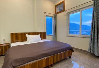 Hub of joy s (HOJ) has Smoking/Balcony rooms