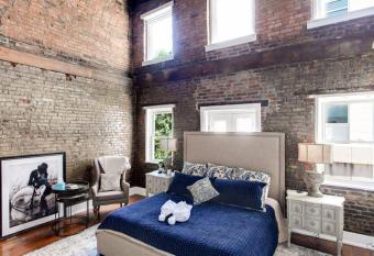 Rustic Condo Great Location Nulu allows 18 year olds to book a room