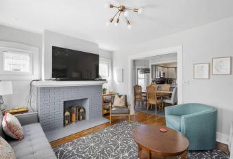 Minutes from U of L & Expo Center I Cozy I Updated allows 18 year olds to book a room