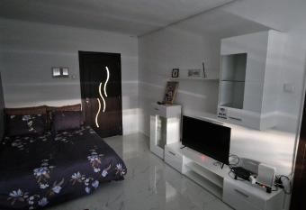 SylvanoStudioCenter allows 18 year olds to book a room