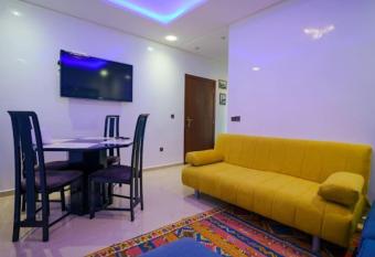 Joli Apt bien situ   allows 18 year olds to book a room