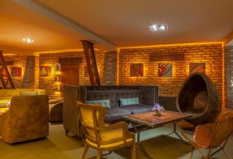 Temple Bar Inn allows 18 year olds to book a room