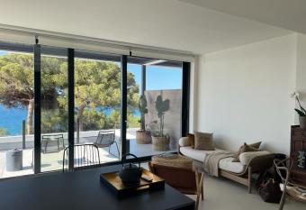 Faro 3 has Balcony rooms