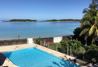 Paradise Beach House has Balcony rooms