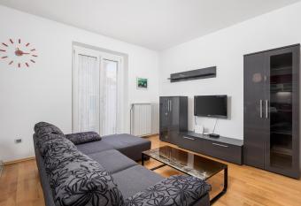 Apartment Radman allows 18 year olds to book a room