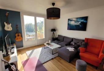 T2 with balcony - view of Nantes Cathedral has Balcony rooms