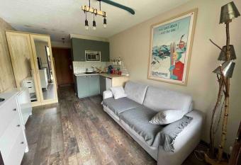 Studio refait    neuf avec balcon - Famille - Parking couvert allows 18 year olds to book a room