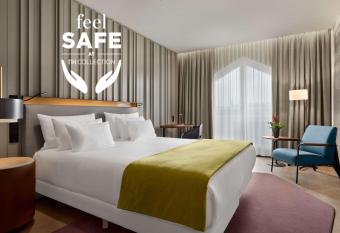 NH Collection Amsterdam Flower Market has Balcony rooms