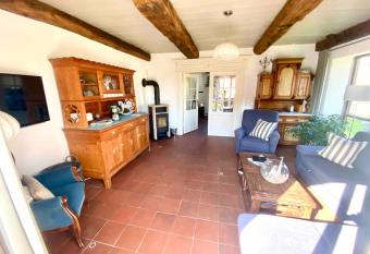 Janns Kate has rooms with a private hot tub