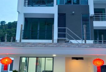 18PAX Comfortable Holiday Stay has Balcony rooms