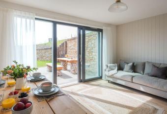 Apartment 12, Sunny Cove has Balcony rooms