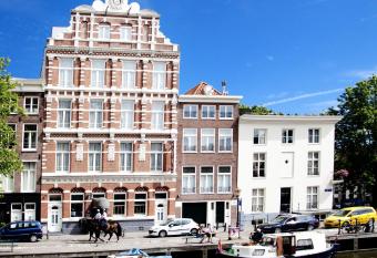 Hotel Nes allows 18 year olds to book a room