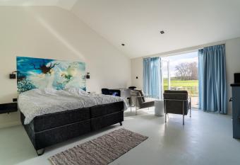 Huize Leeghwater has Balcony rooms