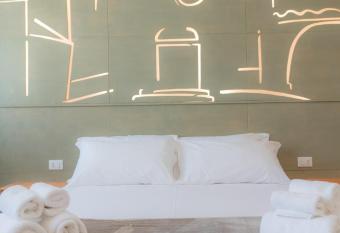 RUDINI  CHARMING ROOM allows 18 year olds to book a room