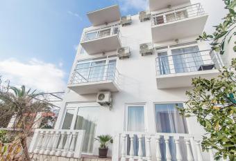 Rooms and Apartments Milana has Balcony rooms