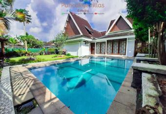 Villa Kota Bunga M5 01 has Balcony rooms