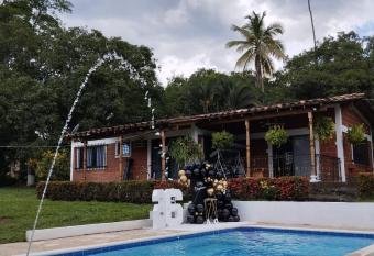 Finca de Descanso - Sopetr  n has Balcony rooms