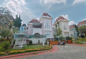 Villa Kota Bunga AA3 17 has Balcony rooms