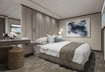 Epic Rugby Boat Marseille - At Dock has rooms with a private hot tub