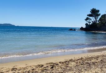 Studio Le Pradet allows 18 year olds to book a room