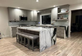 Beach City Home! has rooms with a private hot tub