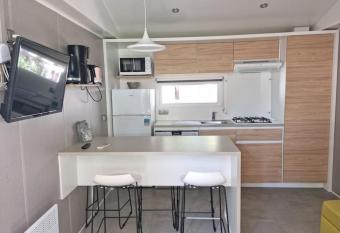 Location d un mobil-home de 35 m   au Camping Les Sables d Or - 4   toiles avec grand parc aquatique has rooms with a private hot tub