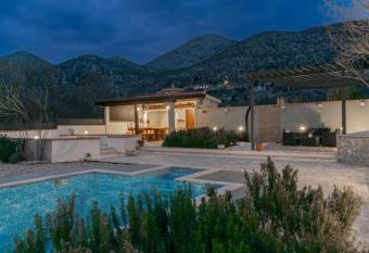 Villa de Biokovo has Balcony rooms