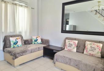 Blueming 2 Guesthouse Bayswater mactan THREE BEDROOM has Balcony rooms