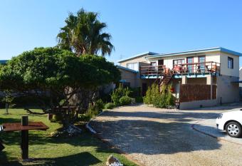 Fisherhaven Travellers Lodge allows 18 year olds to book a room