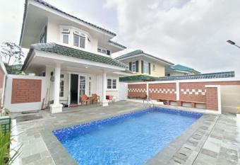 Villa Puncak Resort Geulis 63 has Balcony rooms