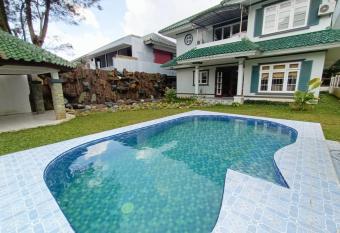 Villa Puncak Resort FRD 117 has Balcony rooms