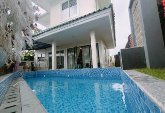 Villa Puncak Resort FRD 318 has Balcony rooms