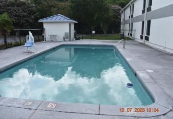 Executive Inn and Suites allows 18 year olds to book a room