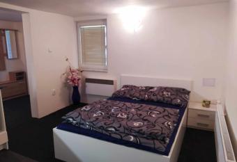 Apartm  n na Ryb    sk   has Balcony rooms