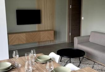 Logement neuf pour 4 personnes avec piscine has Balcony rooms