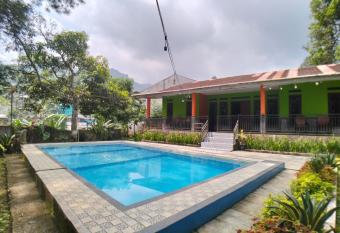 Villa Cisarua Family 2 has Balcony rooms