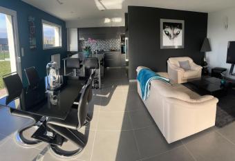 Maison cosy plain pied has Balcony rooms