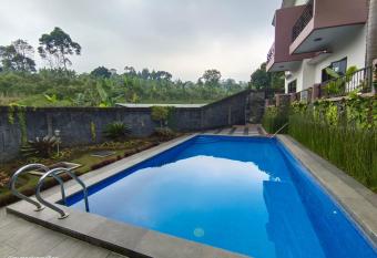 Villa Cisarua Restu 4 has Balcony rooms