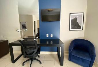 Flat cama king em frente a praia Maca   has Balcony rooms