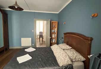 Orl  ans Jazz - Centre ancien allows 18 year olds to book a room