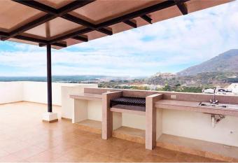 Cozy & Chic Apartment in beautiful area has rooms with a private hot tub