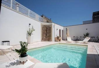 Corte Arneo 1939 has Balcony rooms