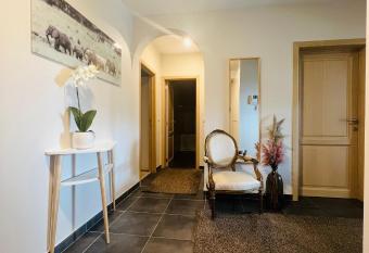 The 4 Trees - Apartement has Balcony rooms