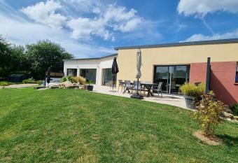 Villa Le Moulin has Balcony rooms