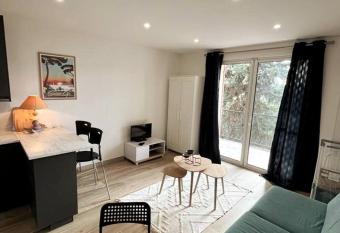 Charmant studio climatis   cosy has Balcony rooms