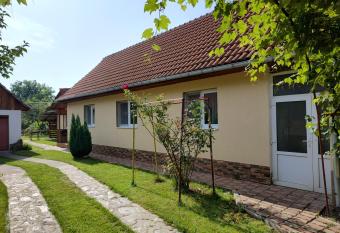 Vicky House has Balcony rooms